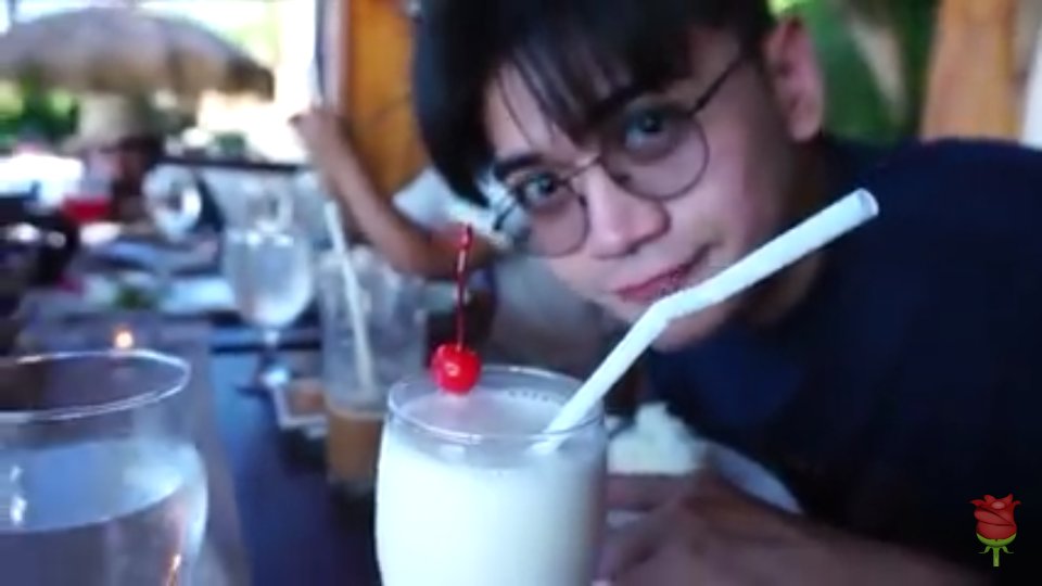 Aleya_Raiin's tweet photo. Yung nagugutom kana kaso sabi ng mama mo pipicturean muna HAHAHAHHA @luigipacho https://t.co/fMyk78MXkL