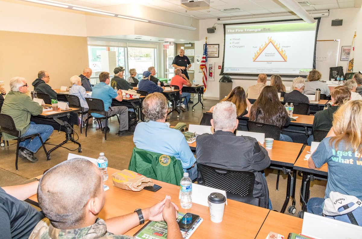 RIVCOCERT's tweet image. City of Palm Desert Mayor (and CERT graduate), @SabbyJonathan stopped by to express his support for the community members attending this weekend’s CERT class at @CollegeofDesert. Great to see EVERY seat in the class filled with people eager to help their community! #CERT #Prepare