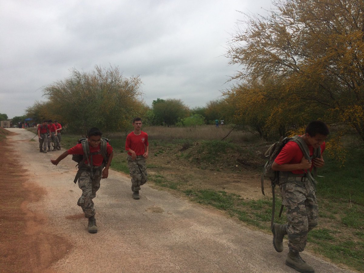 Churchill_JROTC's tweet image. TAFT High School - 2.5 mile ruck run!  Hooah!!!! #Army #CadetCommand