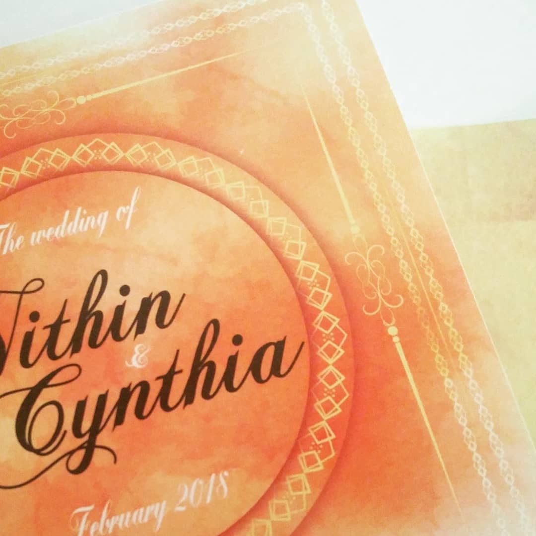 Thehandmdeco's tweet photo. Love how harmoniously orange watercolor and gold edges fall together in this wedding invitation card. #wedding2018 #weddinginvitations #weddinginvite #indianwedding #dubaiwedding #invitations #weddingcard #dubaiinvitations #invitationsdubai #watercolor #gold #screenprinting https://t.co/kAKQdMGvyf