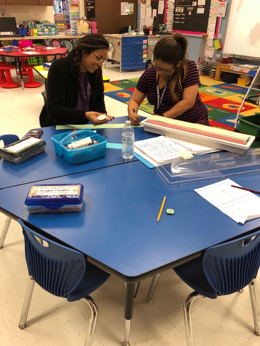AnnCalahan's tweet photo. #TarletonService18 preparing sentence strips Central Elementary https://t.co/ecdD3fiOA6