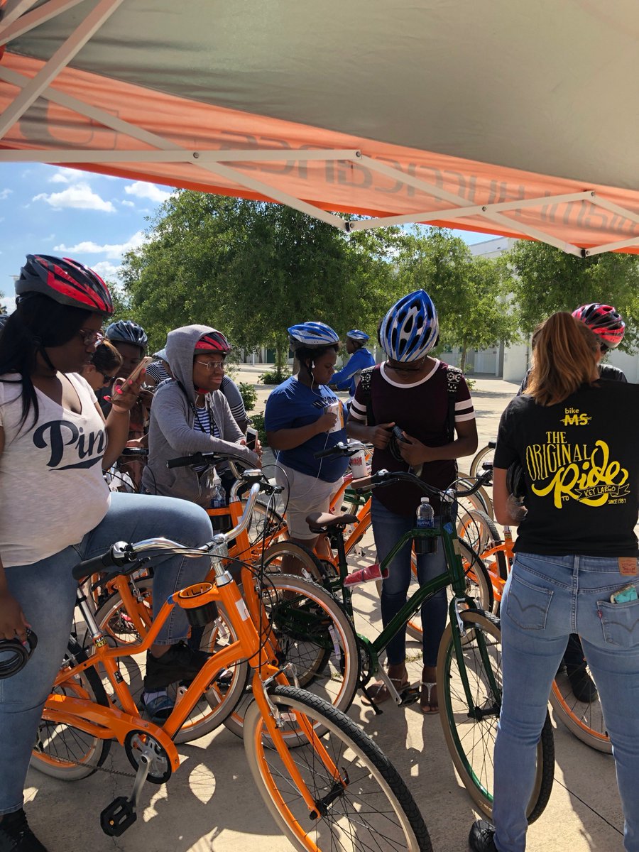 shanetakecharge's tweet photo. Exciting morning at #MiamiCentral High School. Our GUIDE Scholars are now the proud owners of new bikes and helmets. Thanks to @MackCycleMiami @giantbicyclesusa and @iBikeSafe at #UMiami for helping make this happen! Ride safe, kids! #dowelldogood #GUIDEprogram https://t.co/rAT66NzXEY