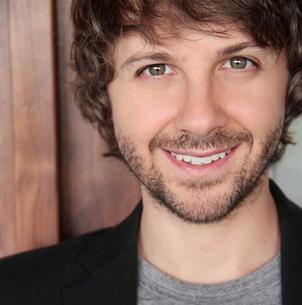 BeeAudio's tweet photo. You might recognize #BeeAudio narrator @maxwellglick from his numerous commercials for brands like Yoplait, ampm, Taco John’s, Six Flags, Universal, Hooters &amp; more! You can also hear him on our upcoming release for @HarperAudio "King of the Bench: Kicking &amp; Screaming".
#narrator https://t.co/CO3S9UjPtp
