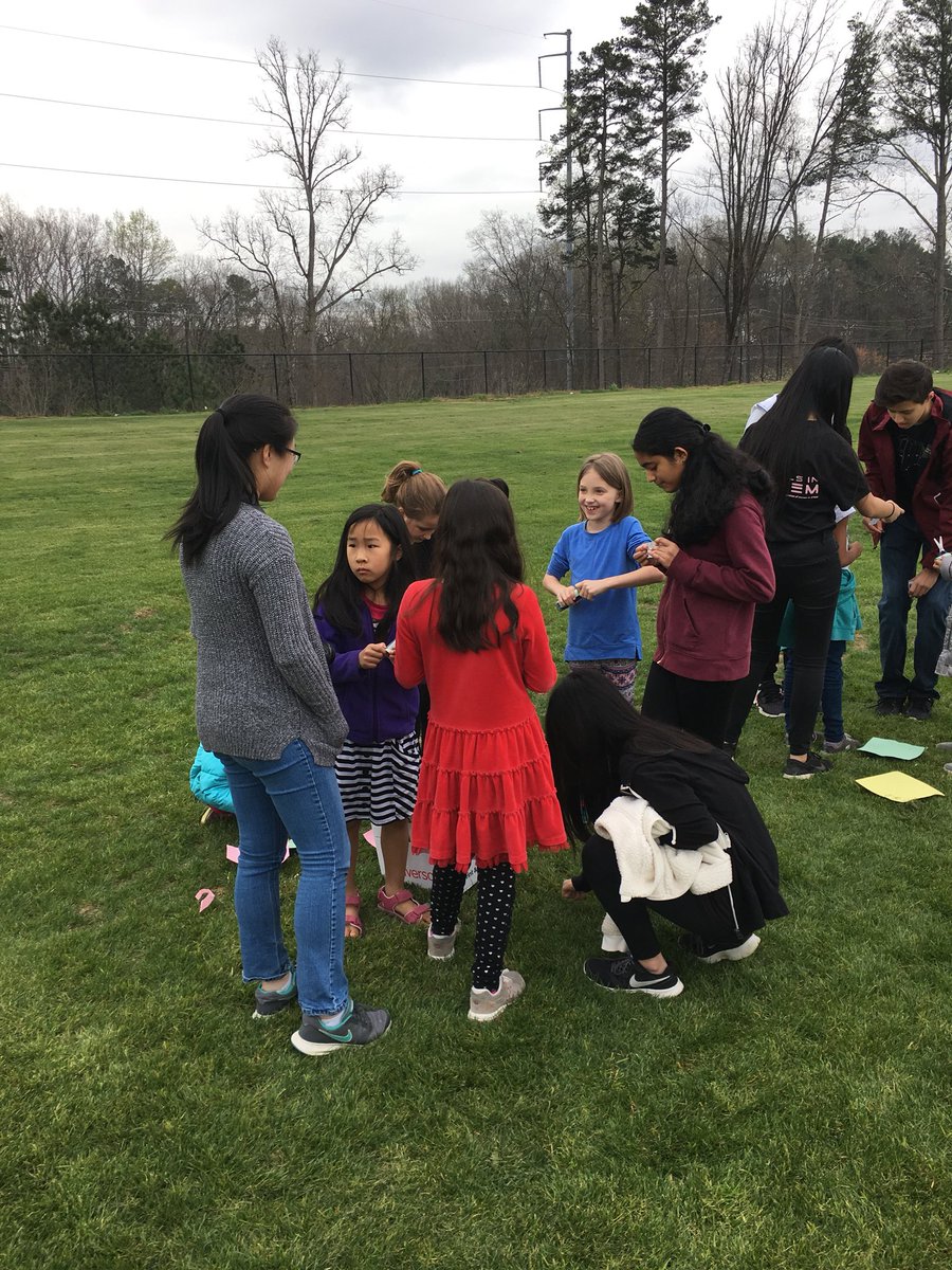 JC_AP_Martin's tweet image. JCHS Students teaching Girls in STEM! #JCHSGladiators @JohnsCreekHS @hbprincipal