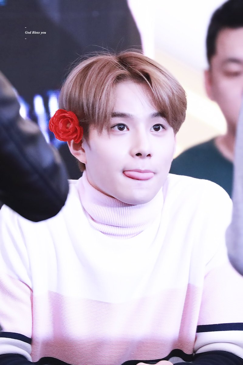 GodBlessYou0219's tweet photo. 180324 고양 스타필드 팬싸인회
🐶🌹
#정우 #JUNGWOO #NCT #NCT_U #NCT2018 https://t.co/ZW1vk9iWsV
