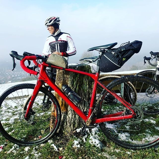 GUEE_Intl's tweet photo. Meet our rider @thomsse at the berliner fahrradschau this weekend. He can tell you many stories about his rides &amp; adventures.
.
.
#guee #bartape #sio #bikelight #sol700
.
.
#fahrradschau #cyclingunites #berlin #bicycleweek #cyclingshots #cyclinglife #bikepacking #instacyclin… https://t.co/FPKX6FoUcl