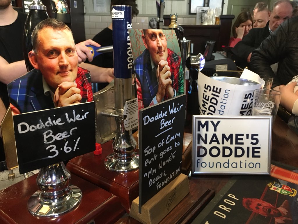 sorourkeITV's tweet photo. Rosie’s Bar getting into the spirit. #Falcons #thebigone https://t.co/TF90ZhtBqE