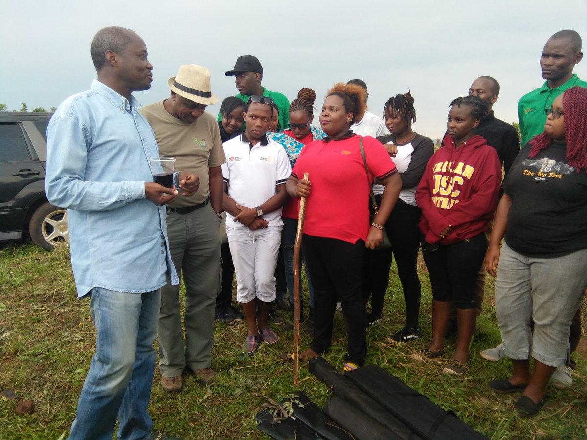 damaironlady's tweet image. @DGKenMugisha @D9211Rotaract encouraged us 2 continue wt th #MissionGoGreen 2 improve our forest cover, hence improving our health, most notably cancer which can be caused due 2 direct sunlight exposure. He was excited to host rotaractors from @RotaractD9212