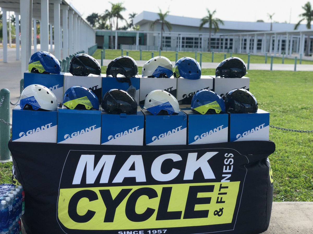 shanetakecharge's tweet photo. Exciting morning at #MiamiCentral High School. Our GUIDE Scholars are now the proud owners of new bikes and helmets. Thanks to @MackCycleMiami @giantbicyclesusa and @iBikeSafe at #UMiami for helping make this happen! Ride safe, kids! #dowelldogood #GUIDEprogram https://t.co/rAT66NzXEY