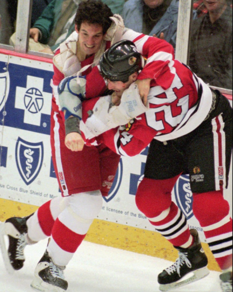 4thlineVoice's tweet photo. This is a "Power Forward"  
Brendan Shanahan 
656 Goals 2489 Pims 127 Tilts 

so lets please stop including Ovi and Chris Kreider in this category ....thanks https://t.co/QvIgy3KKPE