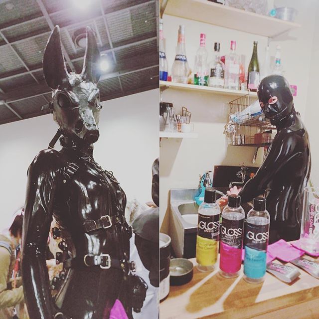RrMaFf2's tweet photo. Mr. O-sashimi at Tokyo Mask Festival (left), Mr. Tentoku at GomBar (right), both in Tokyo.
#rubber #rubberfetish #latex #latexfetish #mask #maskfetish #rubberistsinjapan #totalenclosure #anubismask #begloss #tokyomaskfestival #tokyo #asakusa https://t.co/mhgzJ9f7lW https://t.co/h1PstnAyTS