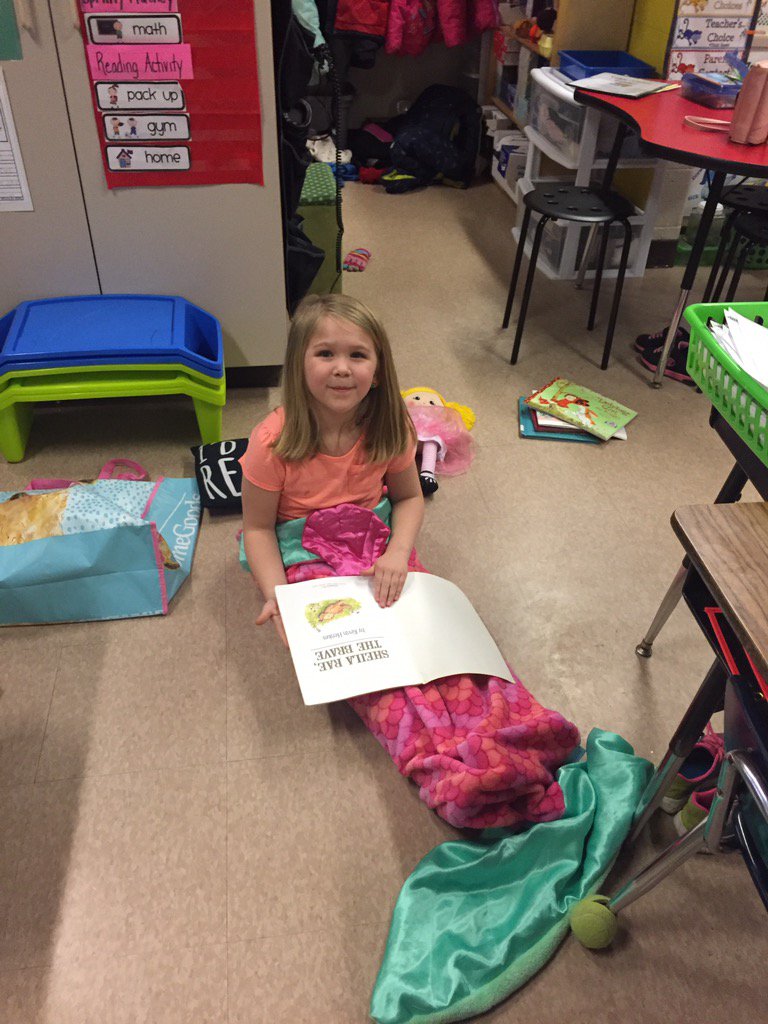 MrsGgrade1's tweet photo. First graders curling up with a good book during our Read-in.#ikefraser #fraserfamily https://t.co/hhyA5Z2SWS