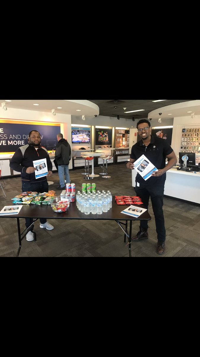 andykcharles's tweet photo. Eddystone with snacks and refreshments for all our customers for #smallbizsaturday ! @Astord_att @Mike_V_Lamb @gillpower_linda @judy_cavalieri https://t.co/z10uD8xRQh