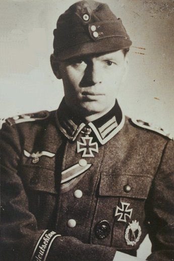 During this period of preparation, FW Röger, I Bt, Pz Fü Rgt, GD won the RK for an incredible action. He & one other disguised themselves as shepherds & drove sheep thru Soviet positions to recce. He even conversed w/ them, then went on to blow a bridge & fought his way back! /4