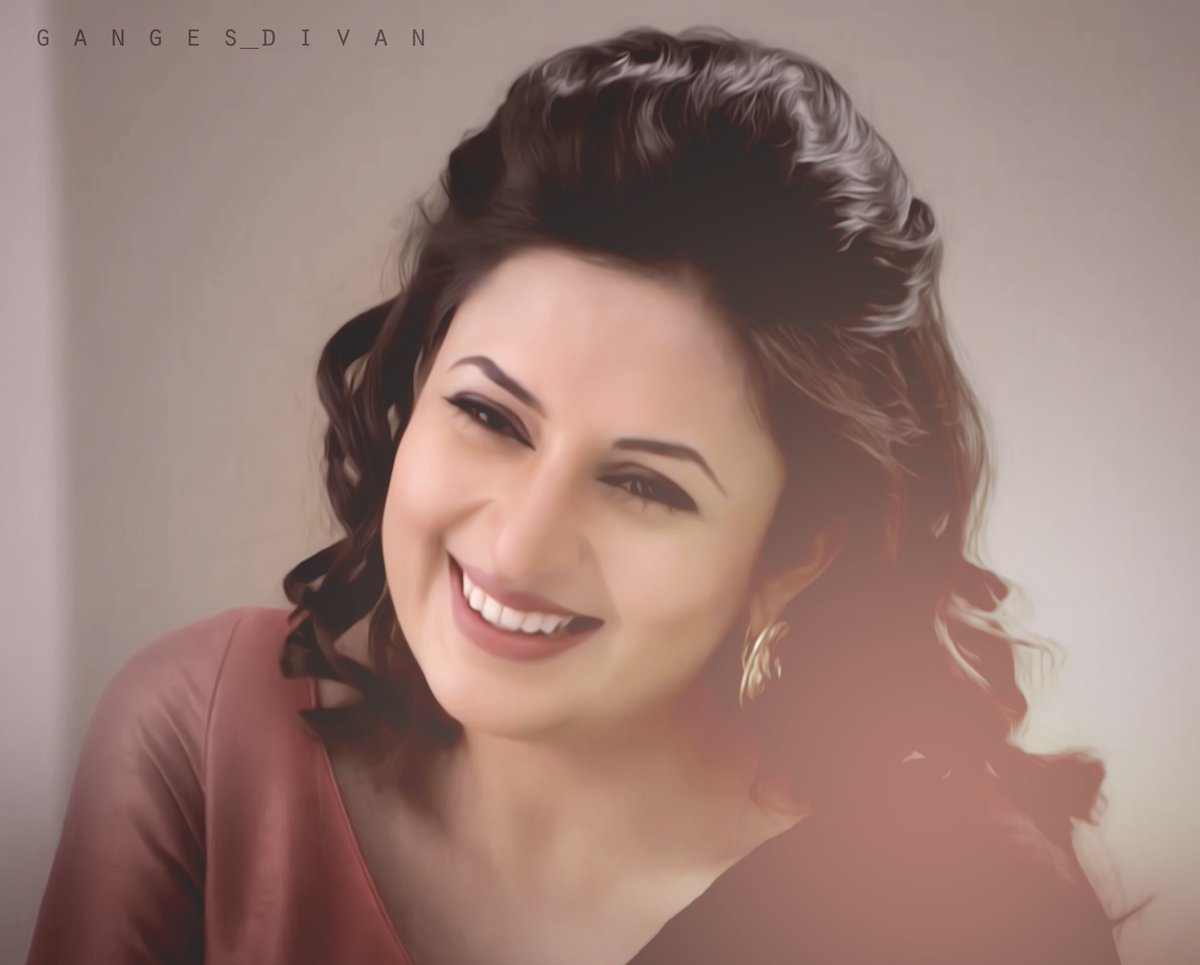 ganges_divan's tweet photo. Smiles captured 😍
I usually love her smile, but what I love the most is when she smiles and her eyes are teary ❤ It depicts a lot and screams how such a talented actress she is 😍

@Divyanka_T 

#Ishita #YHM https://t.co/pl9zCjy42Q