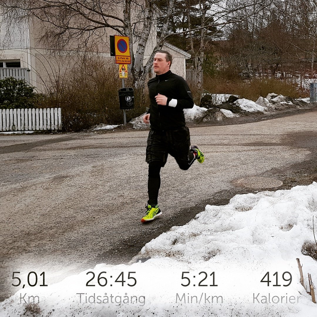 DanneKarlsson's tweet photo. Min 33:e löpdag på raken blev en skön 5km som trots mot förkylning och allmänt halvmående efter gårdagens glada leverne.
#RunStreak #Dag33 #Träningstrolleri https://t.co/1u1cnrzJa5