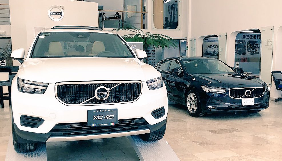 AutoexploraMX's tweet photo. El equipo de #sueciacarsanangel #allnewvolvoXC40 #newrulesnewplayer en #vivo #drivestyle #92.1FM https://t.co/aqTCgWOHtR