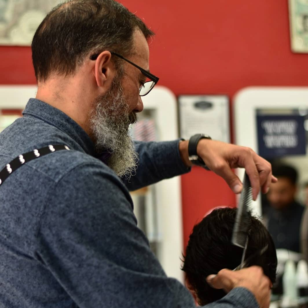 BarberiaGyC's tweet photo. Instantes en la barbería✂️💪✂️💈
#barberiagyc #barbershop #barberlife #barberfamily #teambarberiagyc #barbero #barber #amigos #familia #teambarbershop #beard #beard4all #barba #bigote #barbudo #barber4ever #oldschool #vintage #classic #clasico #madrid #haircut #hairstyle https://t.co/Os9Fm4KtYP