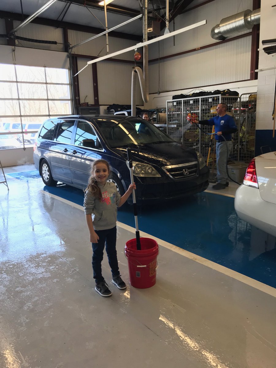 JasmineCBS21's tweet photo. CAR WASH! Linglestown Fire Company until 3:30pm today!☀️☀️☀️Support Venturing Crew 35! @CBS21NEWS #venturingcrew #carwash https://t.co/VGAL1PG2Ay