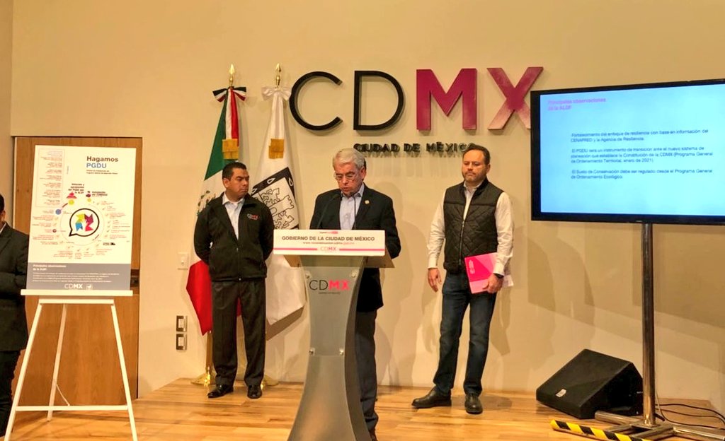 MetropolisCDMX's tweet image. Como parte del reporte matutino de acciones del @GobCDMX, en este momento nuestro Secretario, @Felipe_CDMX, comparte información sobre el #PGDU de la #CDMX. Sigue la transmisión #EnVivo a través de: facebook.com/MiguelAngelMan…