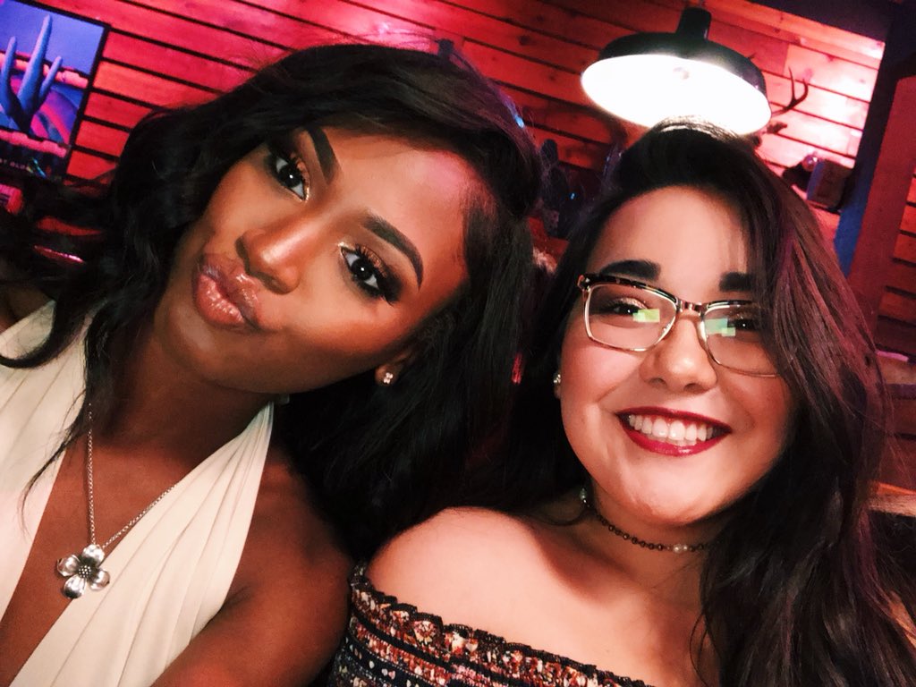 kikiichurchill's tweet photo. Texas honey 🍯 https://t.co/ndrgmKy8JT