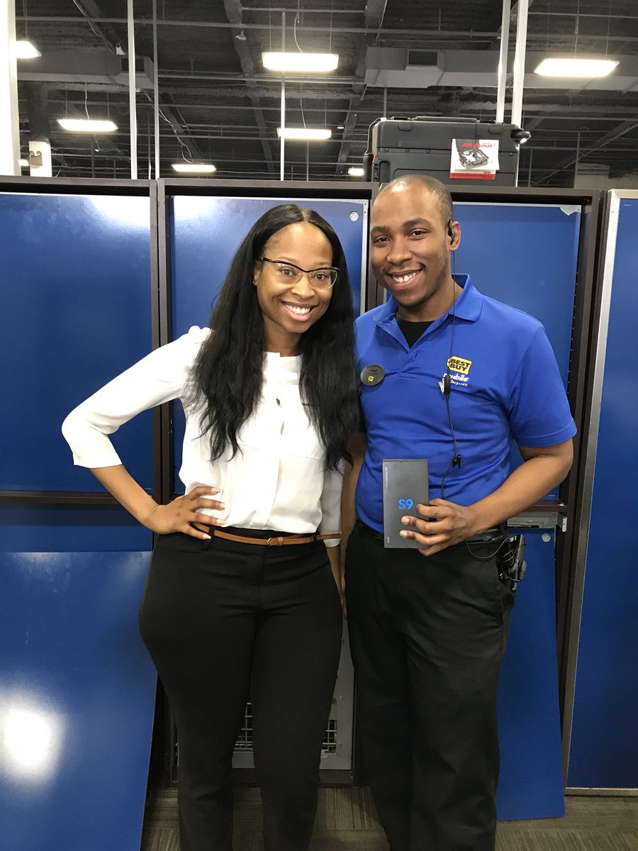 Best Buy 572 is on fire, another Samsung sold! #sprintsaturday, #RockYourRefund @SprintSouth <a href="/todd_margavio/">todd margavio</a>