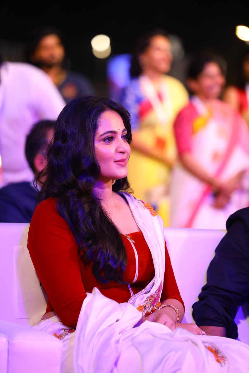 Anushka_mygod's tweet photo. #AnushkaShetty
#godanushka
#Godshka
#mygodanushka
#anushkaism https://t.co/f0h954IFHl
