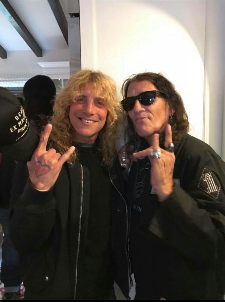 "Holy Fuck. What the fuck just happened. Security comes running..." Ratt singer Stephen Pearcy reminds the time he met Axl Rose at the Cathouse DZE_R6MXUAAcM_a?format=jpg&name=medium