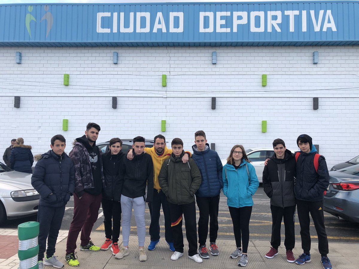 EsgrimaMaracena's tweet photo. Comenzamos la concentración #concentraciónfae2k18
#fencing #esgrima #scherma #escrime #esgrimaandaluza #cemgr https://t.co/MOto1w8r4q