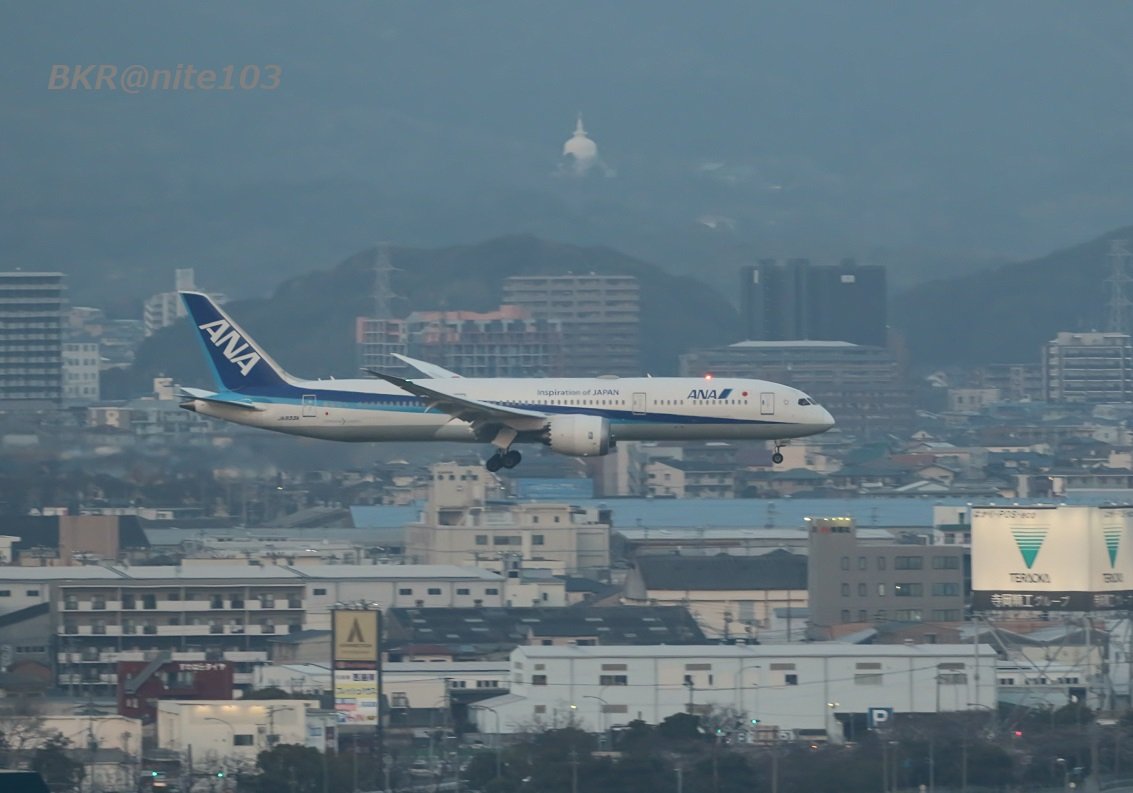 ট ইট র Bkr 福岡に行ったついでに街中から 久しぶりの飛行機撮影 ちょっと遠かったけど あこがれの台湾松山空港 風に撮れたかなぁ 流石街中にある空港です 福岡空港