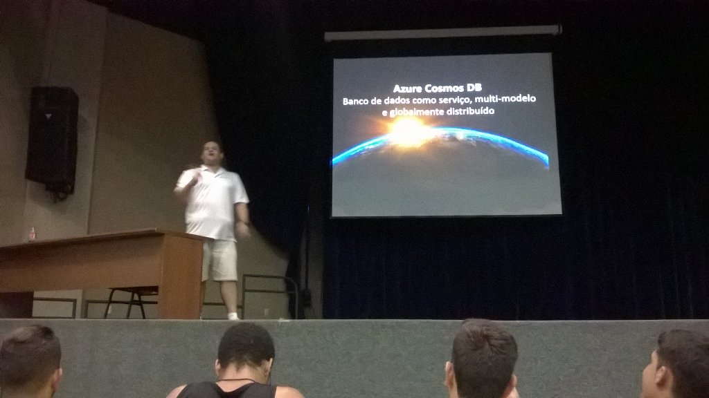 xeesoobe's tweet photo. Palestra de banco de dados na nuvem 👐
#capitaltech
#CT2018 https://t.co/9xYnpjSiTV