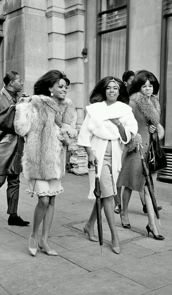 Ruthmagazine's tweet photo. Super Queens! Luv the retro! #iconic #historic https://t.co/Y3DLu8mxkk