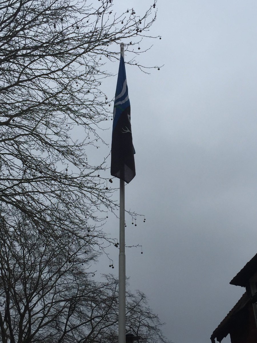 Congrats #LightBlues!!!  We’ve raised the flag here at @LucyCavColl  for you! @theboatraces @Goudet3