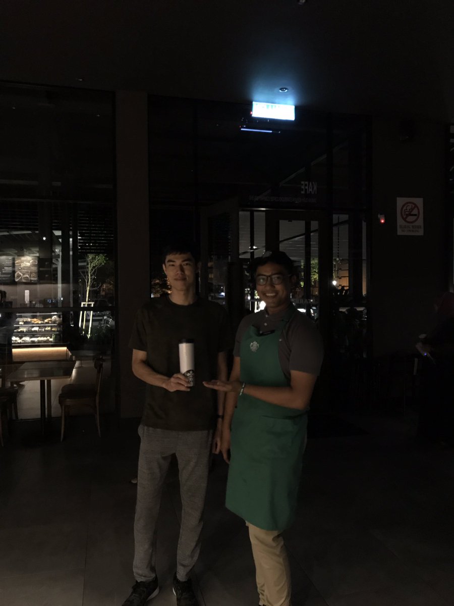 FitreeMaliQue's tweet photo. Starbucks Amanjaya Drive Thru Sg Petani also supporting the Earth Hour. @StarbucksMY #connected2Earth. ❤️ https://t.co/ikBzF1uIAp