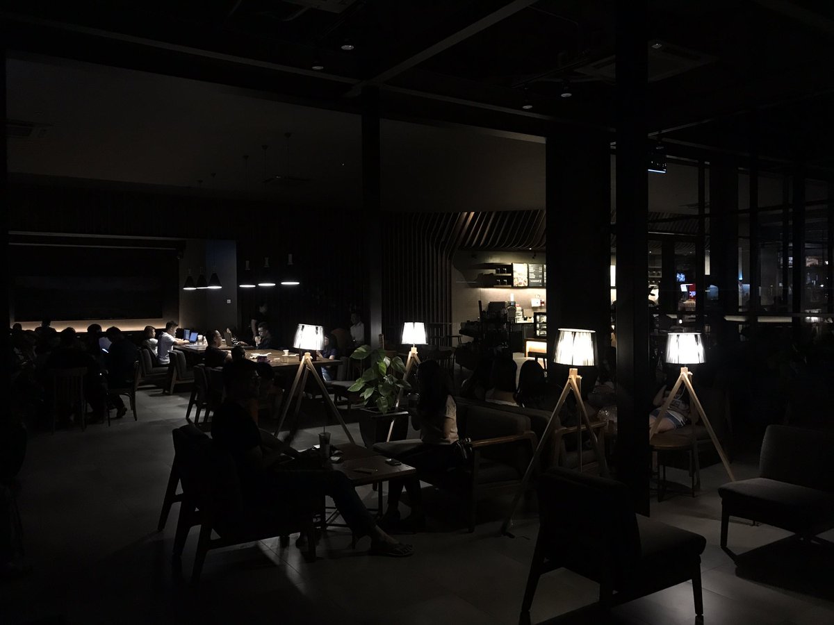 FitreeMaliQue's tweet photo. Starbucks Amanjaya Drive Thru Sg Petani also supporting the Earth Hour. @StarbucksMY #connected2Earth. ❤️ https://t.co/ikBzF1uIAp