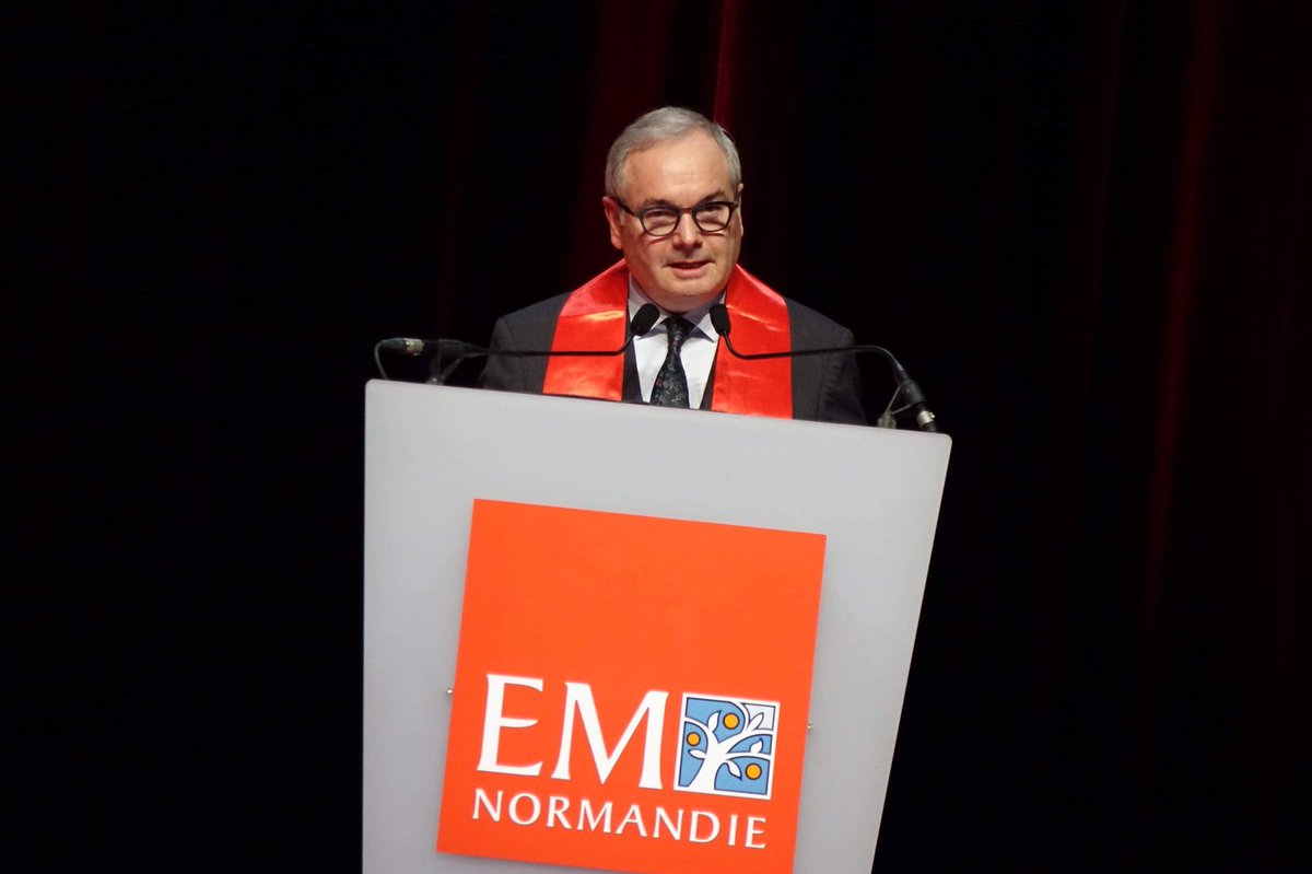 #RDD2018 « Ce soir, 704 étudiants font leur entrée dans le grand cercle des diplômés. C’est pour nous tous, une très grande fierté ! » JG BERNARD DG <a href="/EMNormandie/">EM Normandie Business School</a>