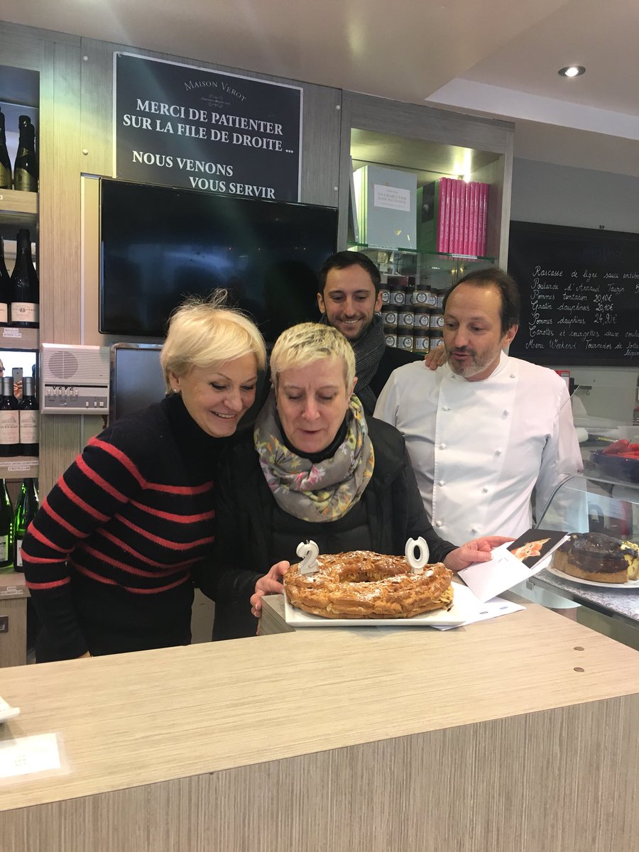 GillesVerot's tweet photo. Joyeux anniversaire Josiane notre fidèle et géniale Number 1 dans nos cœurs et dans la boutique @maison_verot Paris 6 depuis 20 ANS RESPECT #20ansmaison Verot https://t.co/7sQzUjizUZ