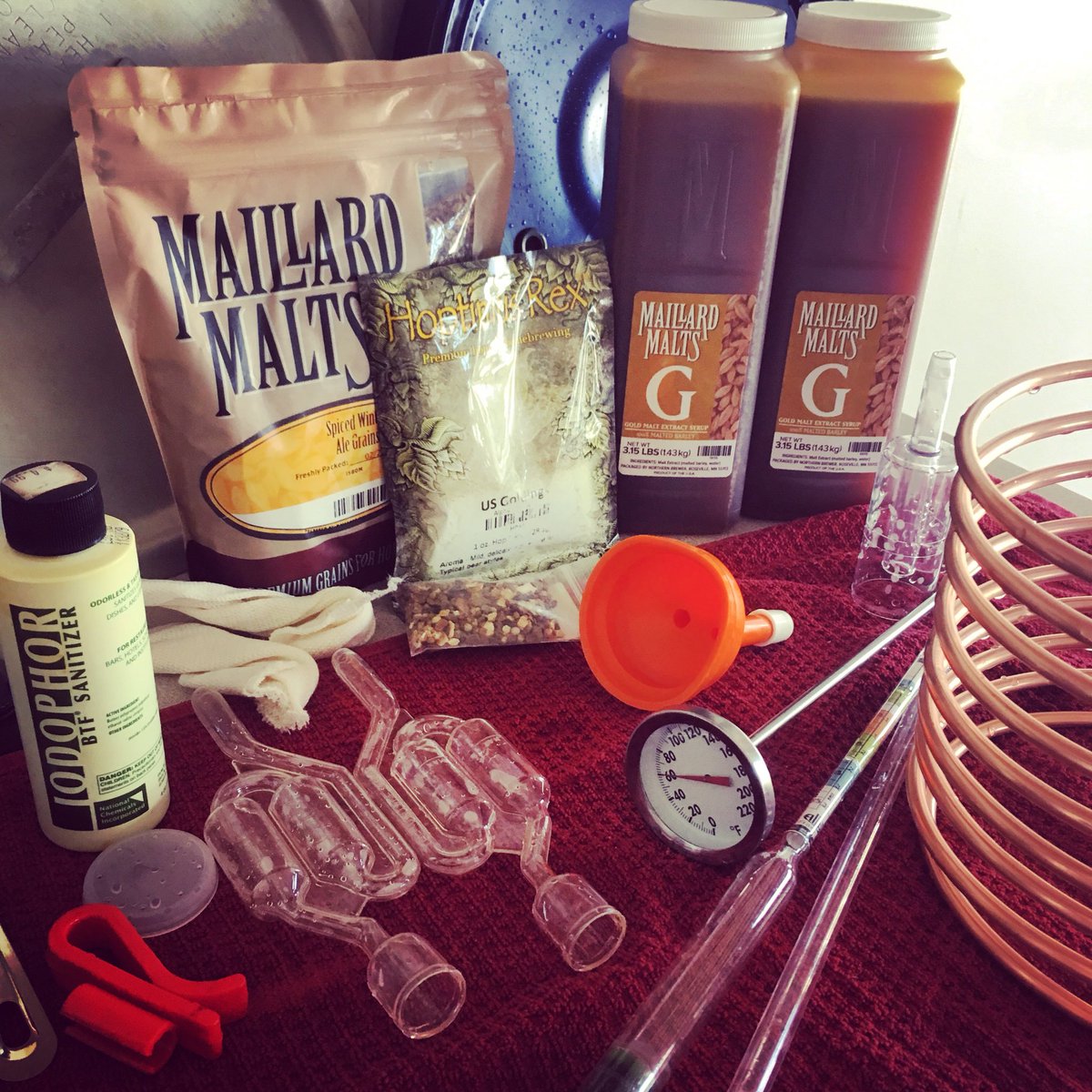 philmarrah's tweet photo. Guess what Iโm making? #Beer #Homebrew #MyFirstBatch #brewing https://t.co/4pawhgVTax
