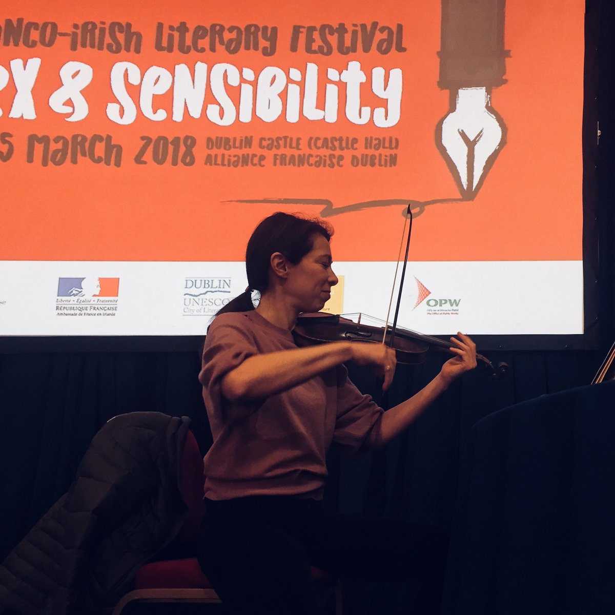 #HappeningNow Franco-Irish #literary #festival 4th panel discussion ends with writer/musician Léonor de Récondo playing live + reading by Jean-Philippe Imbert #FILF18 #literature