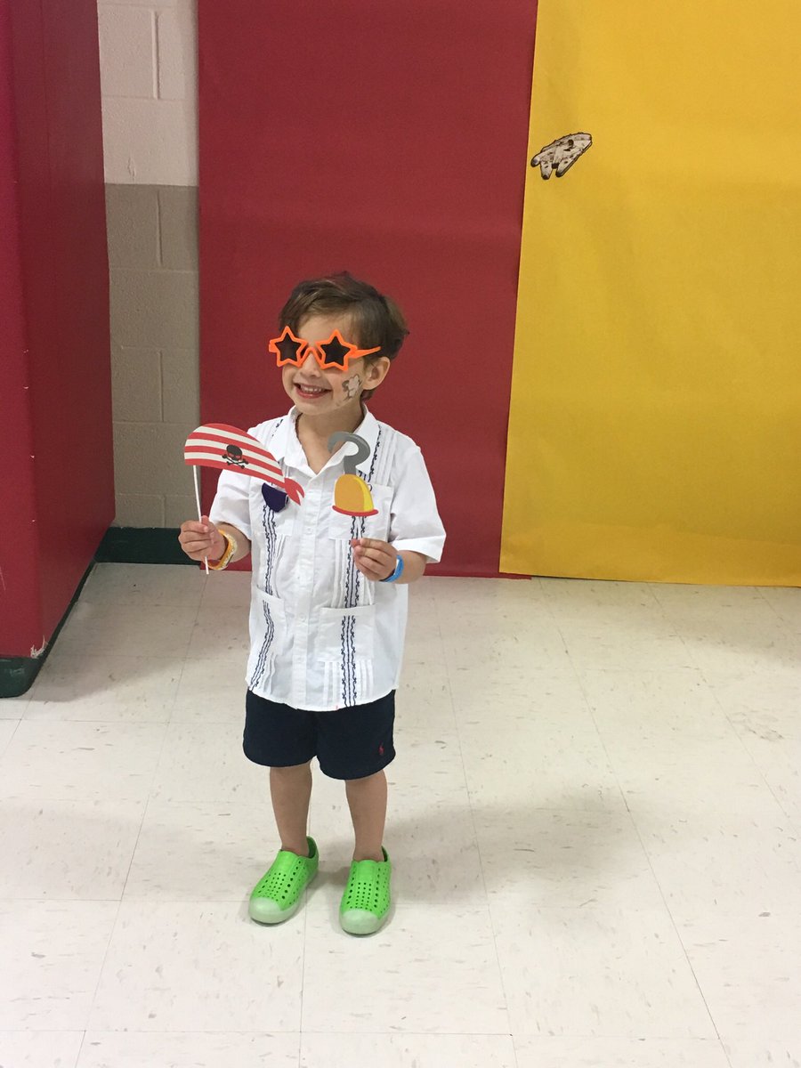 MayCounselors's tweet photo. Couldn’t be having more fun that at the roadrunner romp!! #mayinspired @MayPrincipal @mayelempta https://t.co/fkL7T9qT5L