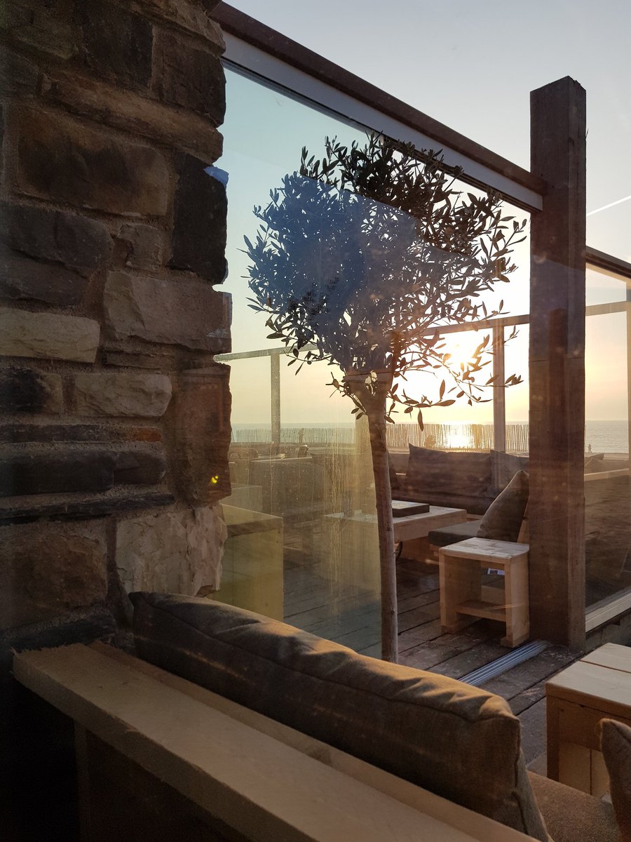 keesd10's tweet image. Genieten bij surf en beach.