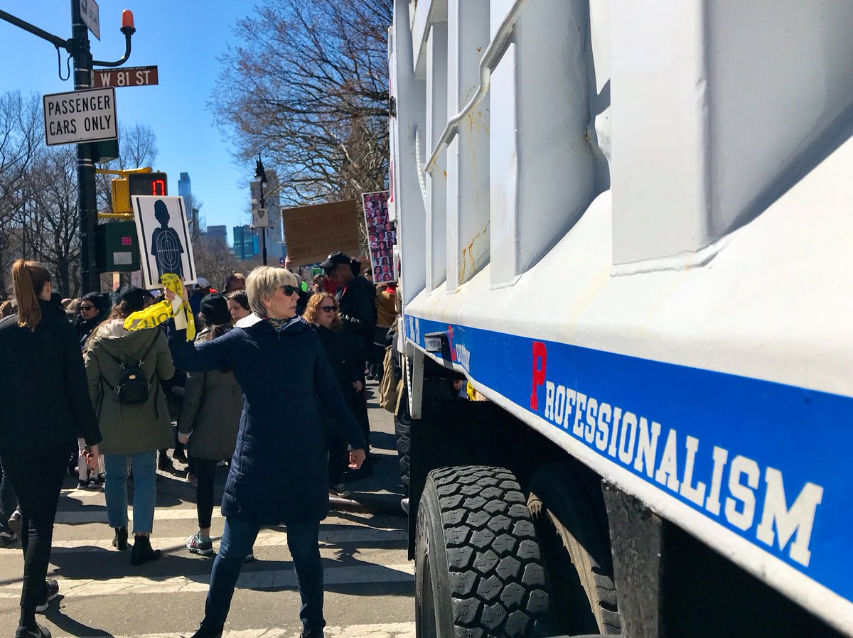 ayresomeboy's tweet photo. Thousands marching in NYC #marchforourlivesnyc #MarchForOurLives https://t.co/DsywHjgAoU