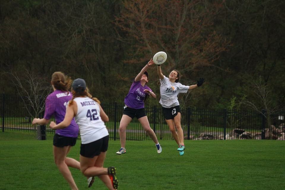 UTCMoxie's tweet photo. Liz Barnes, #23. Our only graduating sr., Liz will be impossible to replace: re-founded Moxie in 2015/captained 2 years, and founded/is captaining @NashNightShade. Liz can do it all (cut, handle, &amp; her D is PERFECTION). This team wouldn’t exist without her. ❤️ #MeetTheMoxies https://t.co/FrRc19NuSx