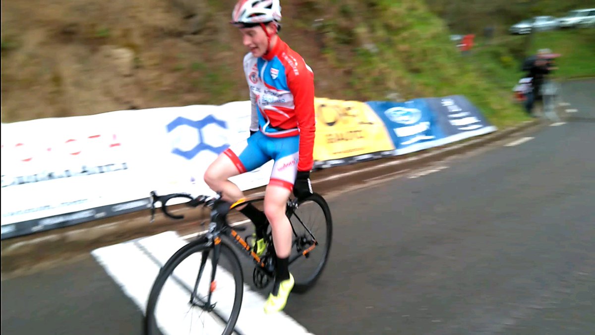 martin__early's tweet photo. Pablo Gutiérrez del @Isidorocycling gana escapado desde el puerto de Descarga, la Subida a #Uzarraga junior. Gana asimismo la montaña. Por por equipos también va para Cantabria. #gtxe #junior #Antzuola https://t.co/BBLCFRhWk5