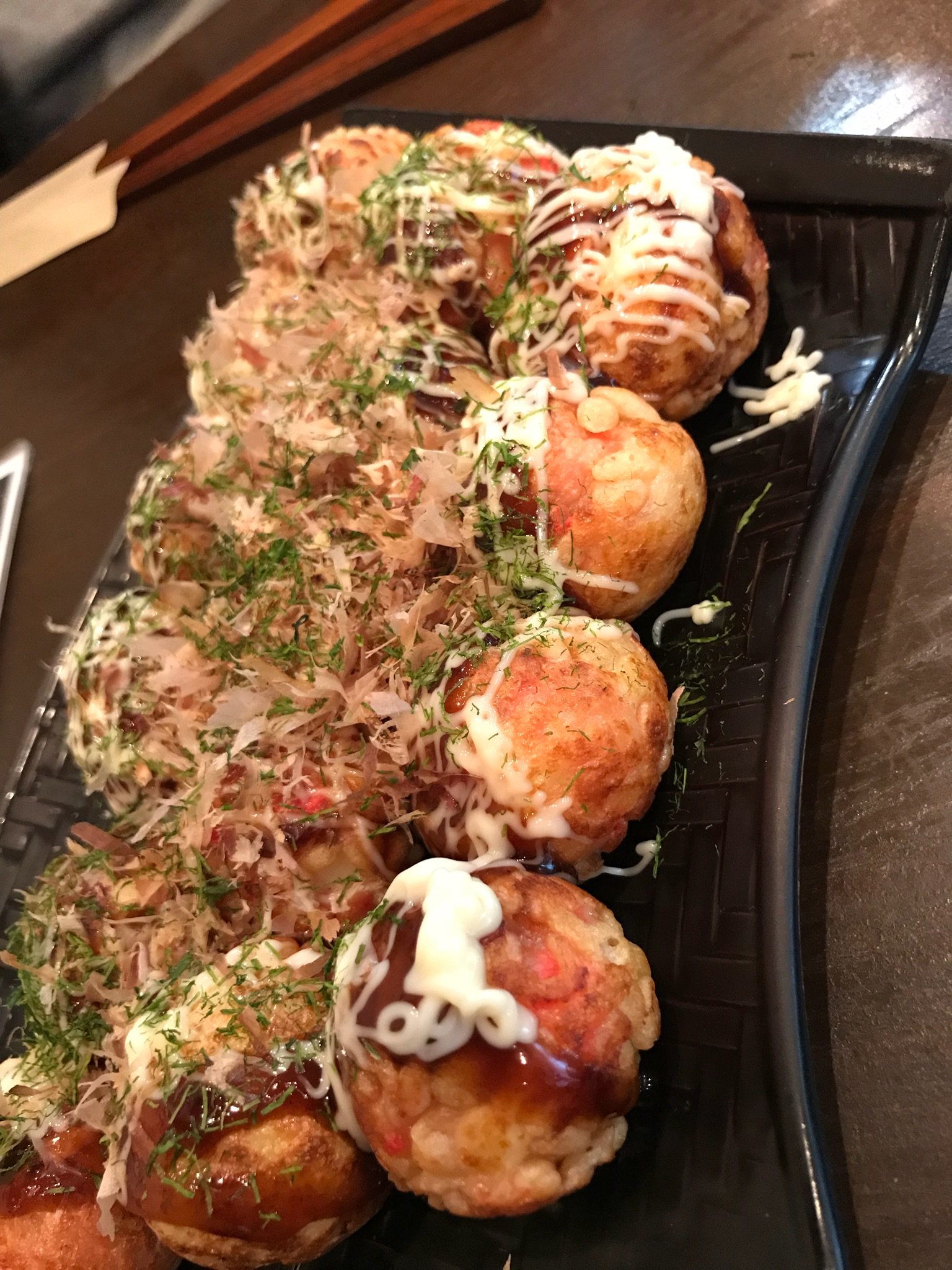 岡峰光舟 Pa Twitter 中高の同級生と酒飲んでお好み焼きからの たこ焼きたべて鳥貴族行ってた 今日のライブ音響トラブったけどベーストラブルじゃないよ笑 心配おかけしてすいません 西中島南方の十八番 たこ焼きうめー T Co Kqlaon0fgd Twitter