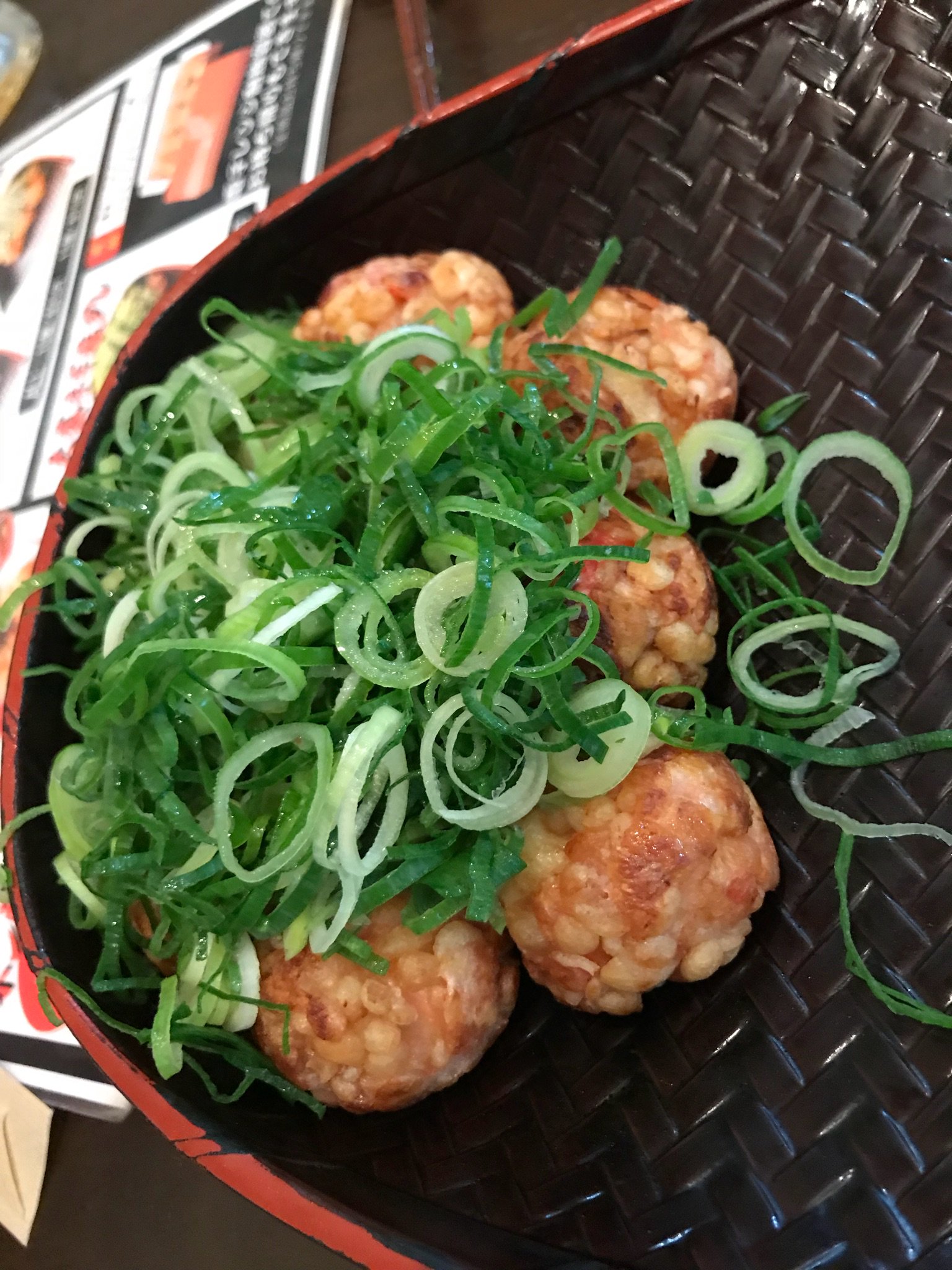 岡峰光舟 Pa Twitter 中高の同級生と酒飲んでお好み焼きからの たこ焼きたべて鳥貴族行ってた 今日のライブ音響トラブったけどベーストラブルじゃないよ笑 心配おかけしてすいません 西中島南方の十八番 たこ焼きうめー T Co Kqlaon0fgd Twitter