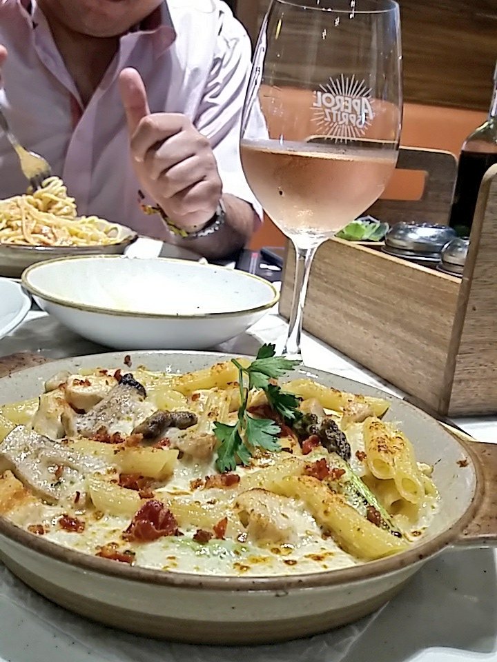 LauArdila11's tweet image. #twoyearsandcounting #2 años juntos merecen celebrarse así y más💕🍷 Te amo tantooo! @CristianT0rres