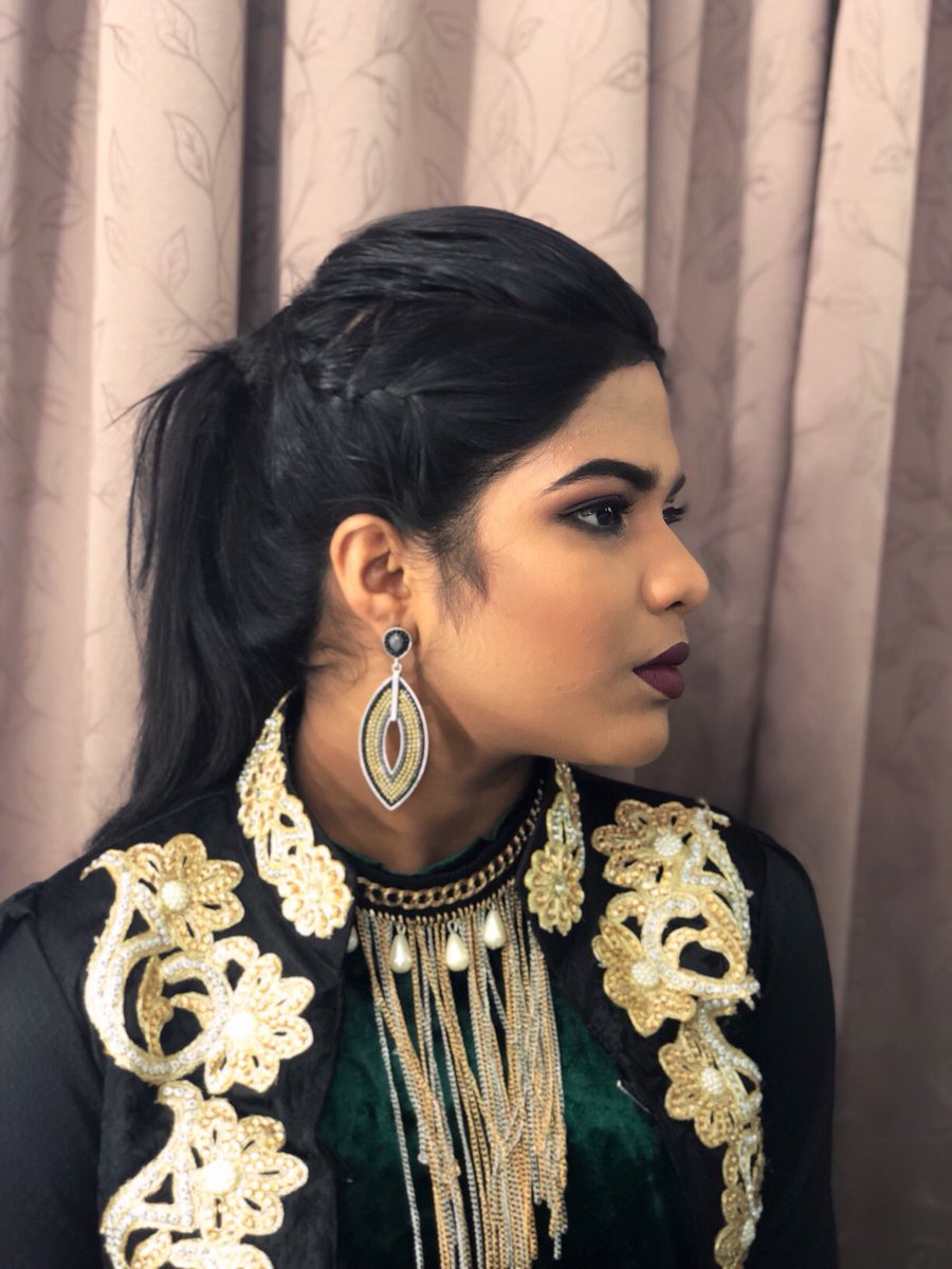midhu_adam's tweet photo. Makeup for @TeamSainaOffcl π
Hairstyling by @aamihsalee .
#MaldivianIdol #heatmvs @Maldivian_Idol https://t.co/icaJN7rDLc