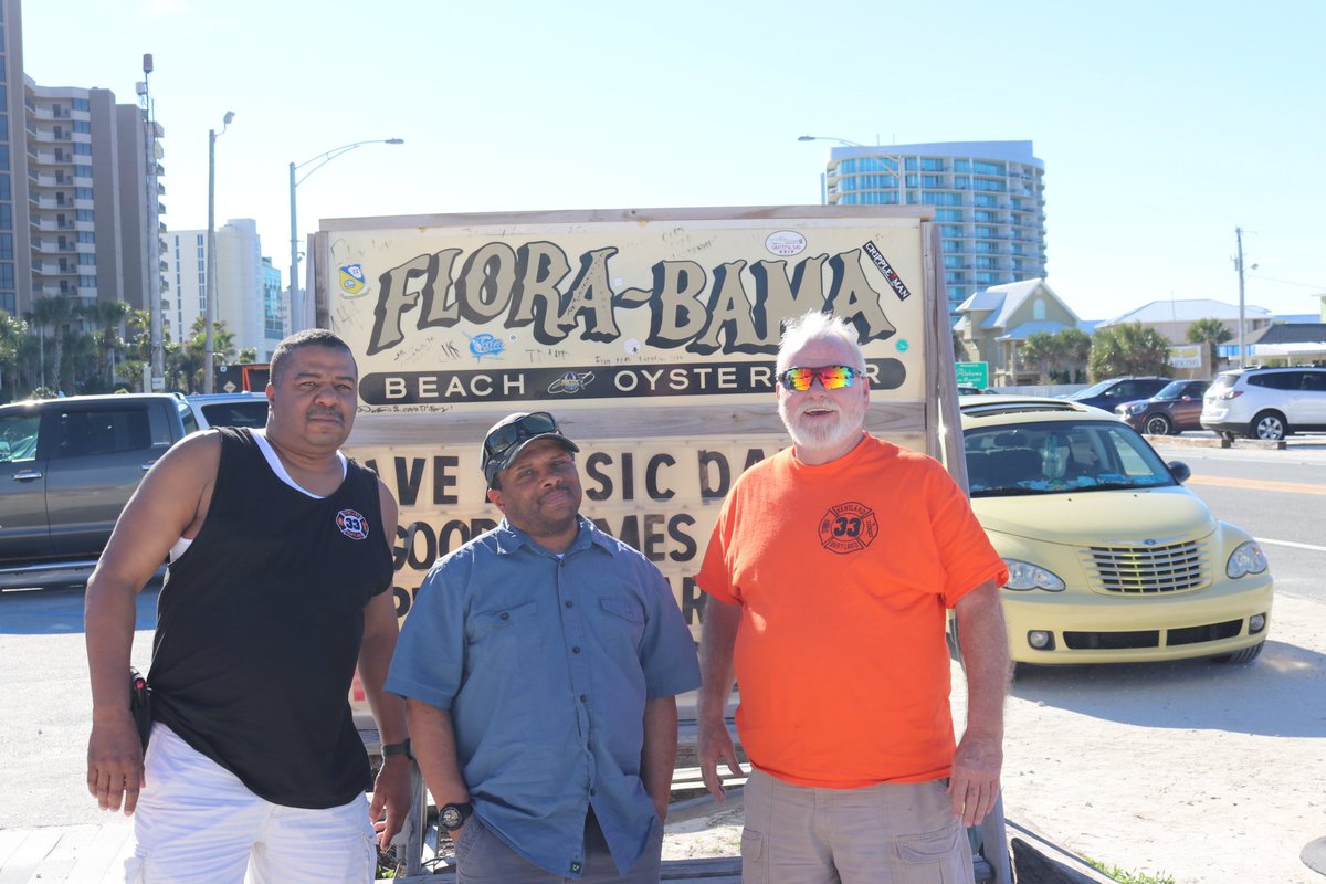towerguy33's tweet image. Had a great time with these two at the Flora-Bama.