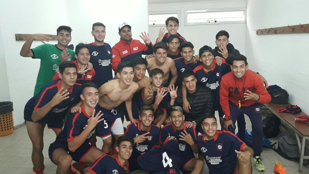 Resultados fútbol infantil
En cancha de la liga:
En 4ta división <a href="/Clublaspalmas/">Club Atl. Las Palmas</a> le ganó 4 a 1 a <a href="/Dep_Atalaya/">C.D.Atalaya</a>